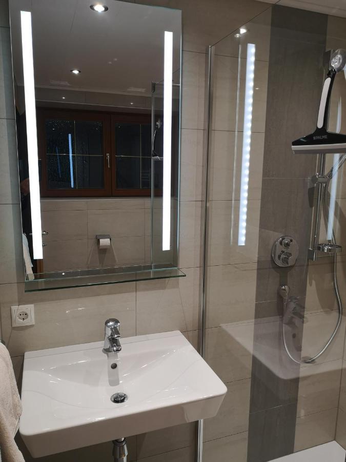 שטראס אים זילרטל Gaestehaus Luxner מראה חיצוני תמונה