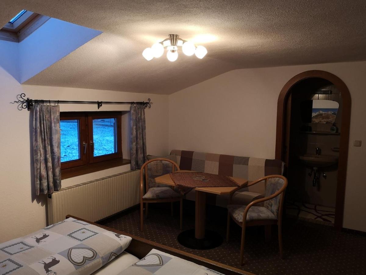 שטראס אים זילרטל Gaestehaus Luxner מראה חיצוני תמונה