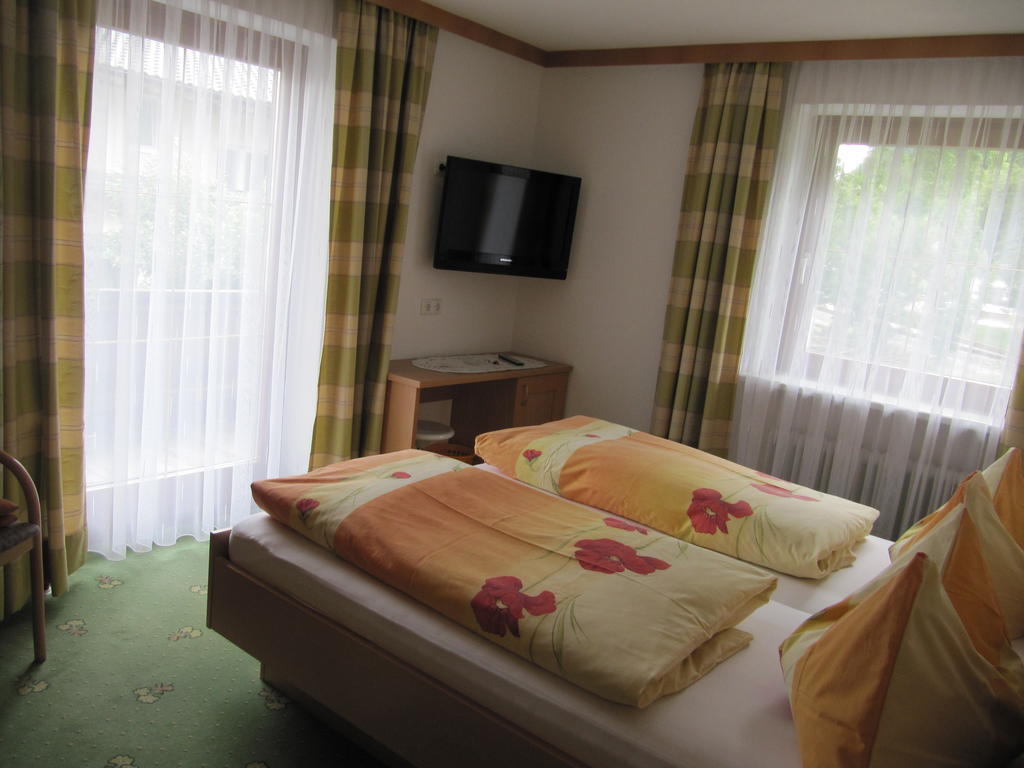 שטראס אים זילרטל Gaestehaus Luxner חדר תמונה