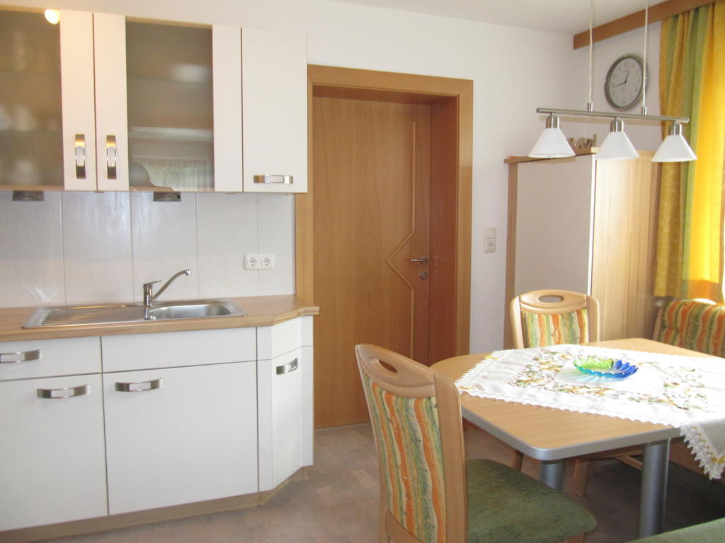 שטראס אים זילרטל Gaestehaus Luxner חדר תמונה