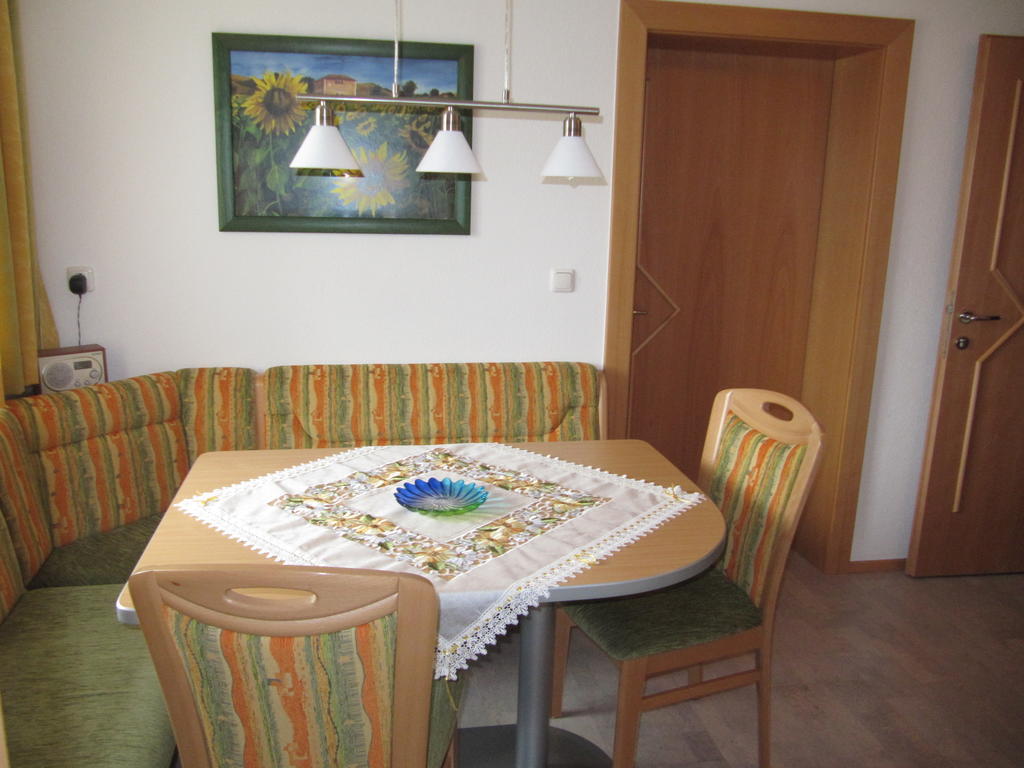 שטראס אים זילרטל Gaestehaus Luxner חדר תמונה