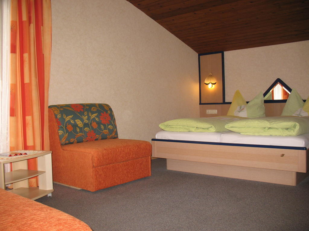 שטראס אים זילרטל Gaestehaus Luxner חדר תמונה